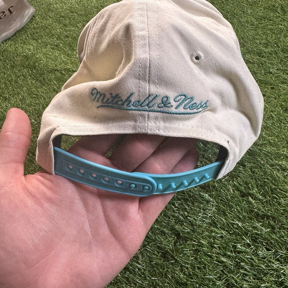 Mitchel & Ness Vancouver Grizzlies Hardwood Classics Snapback Hat NBA 1996 Draft - Picture 4 of 9